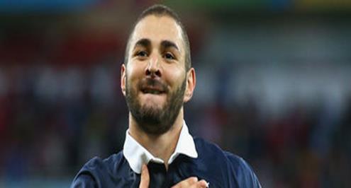 ساركوزي لفالس: لا يمكن تلقين دروس في القدوة الحسنة على حساب بنزيمة